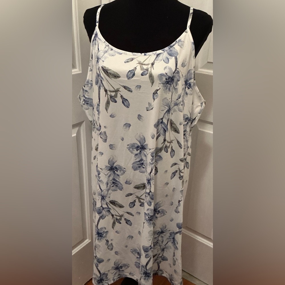 Composition night gown